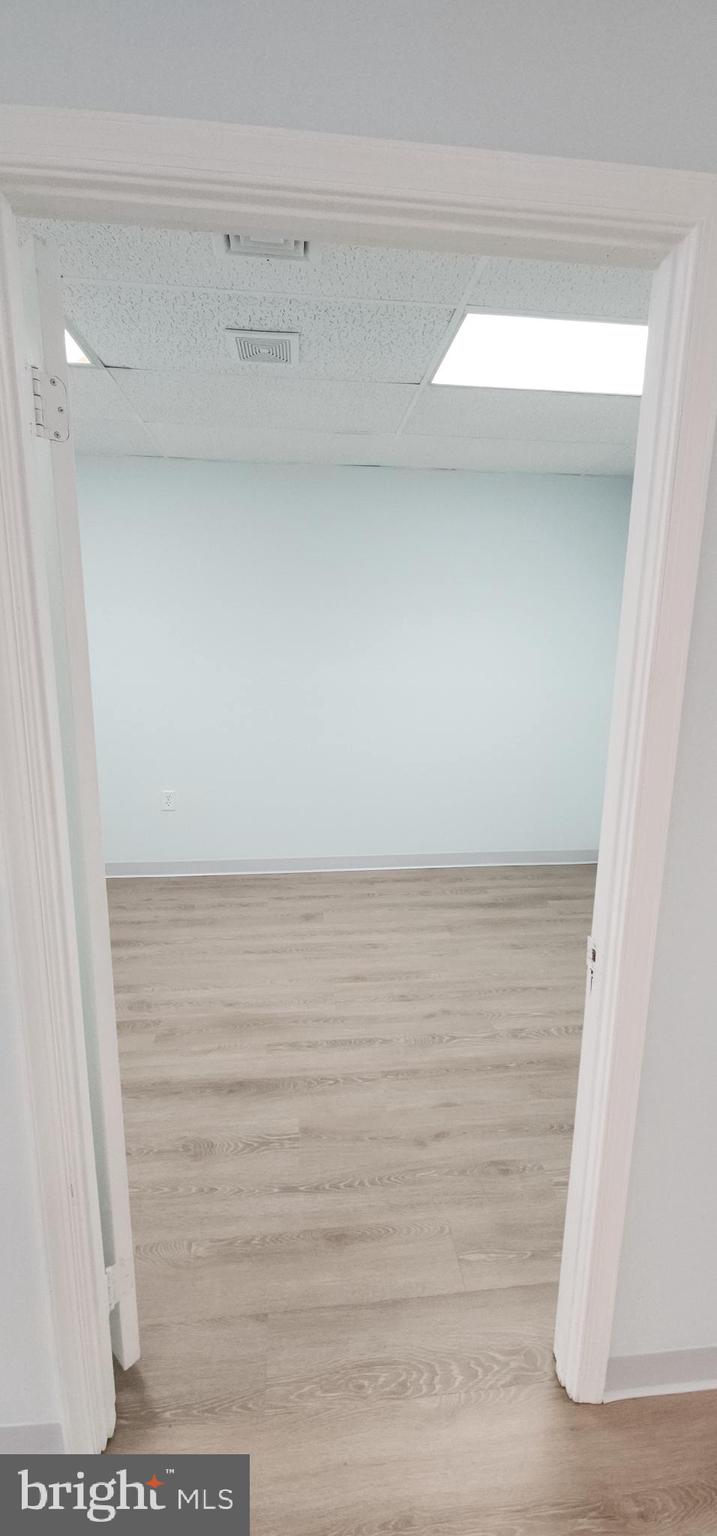 LEESBG PRO CTR - Commercial Lease