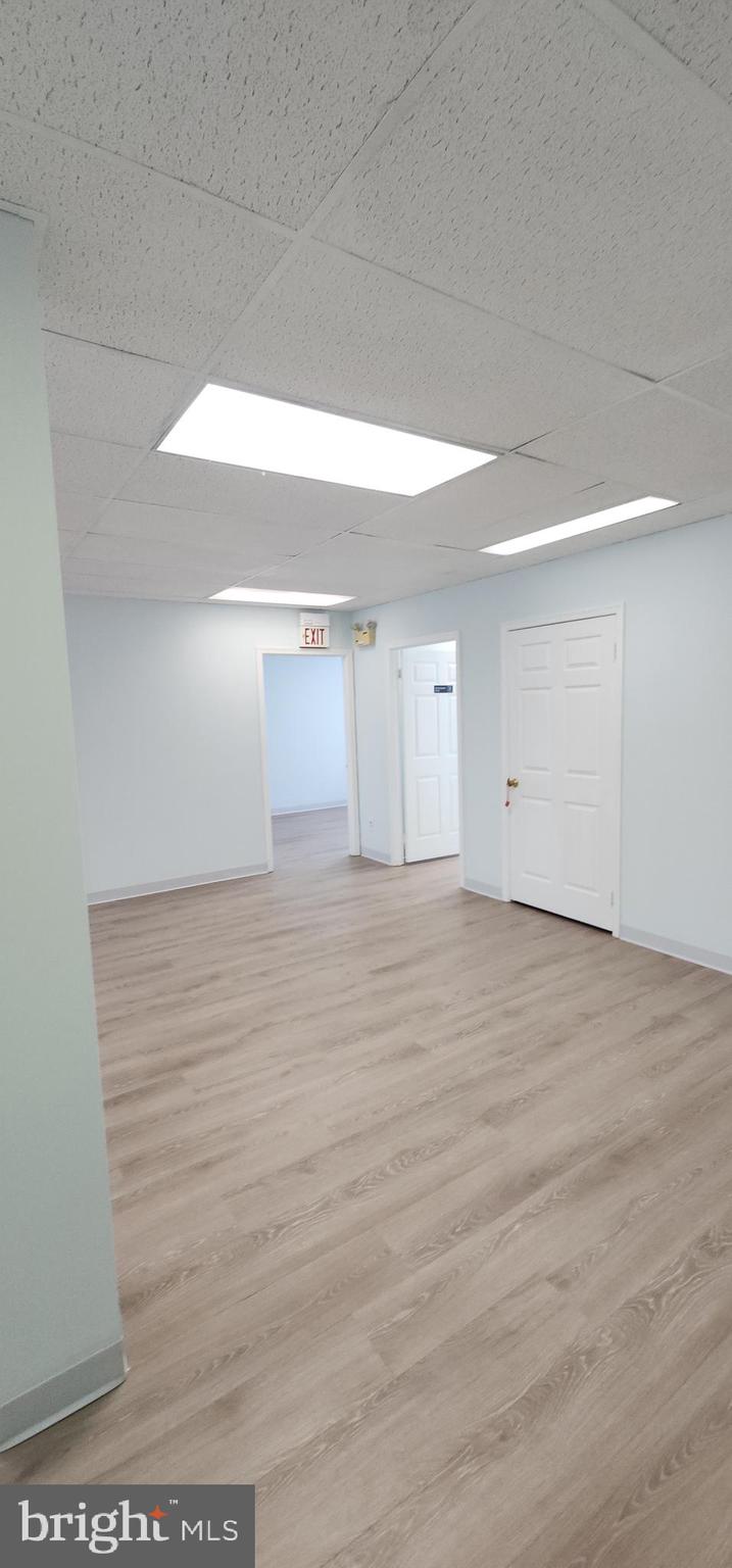 LEESBG PRO CTR - Commercial Lease