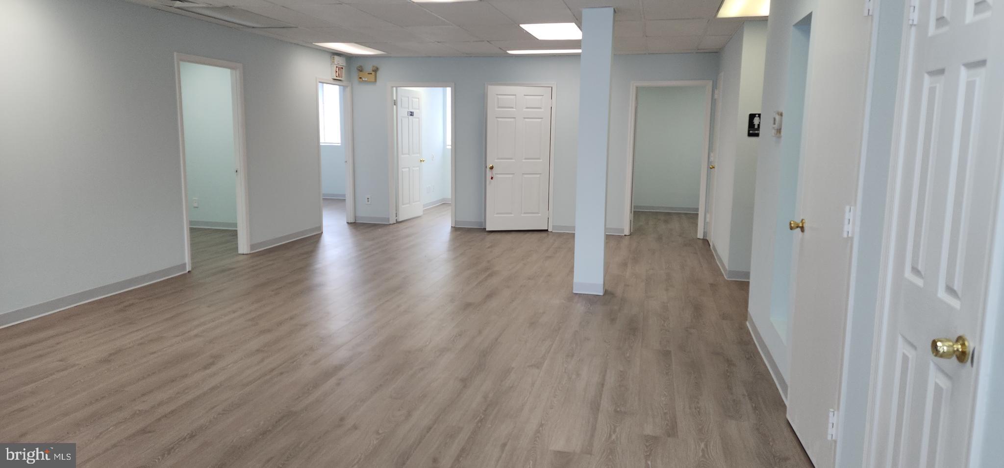 LEESBG PRO CTR - Commercial Lease