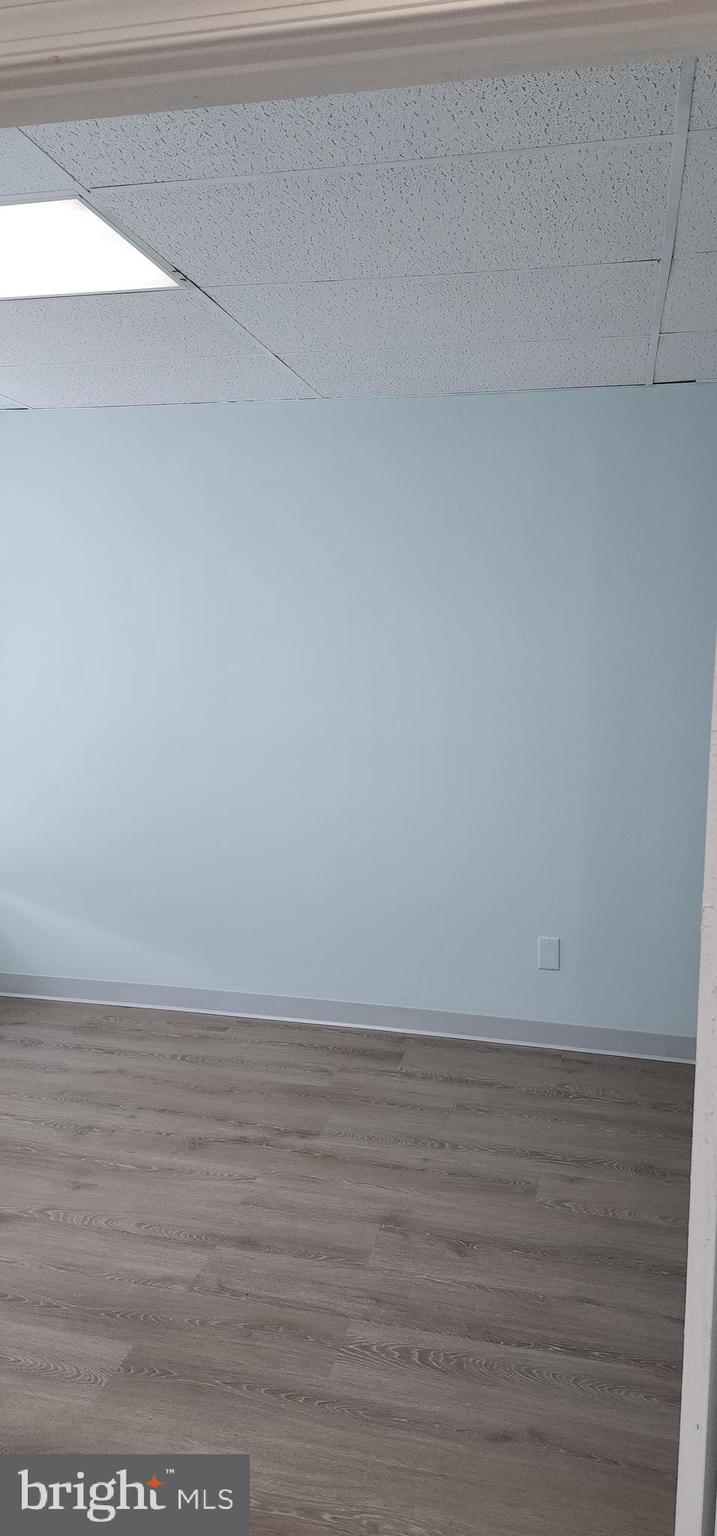 LEESBG PRO CTR - Commercial Lease