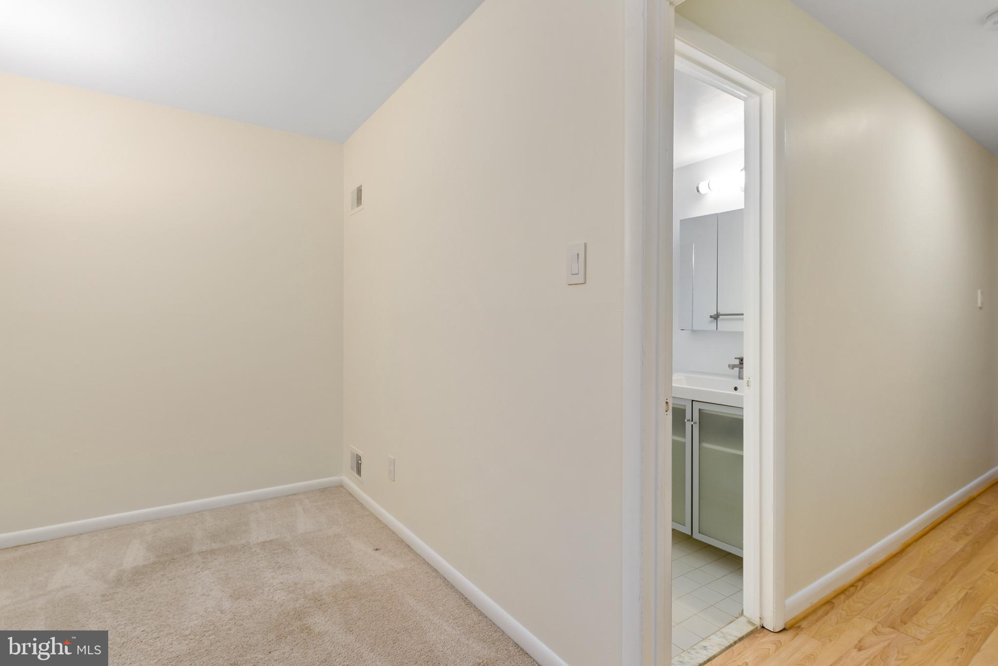 VANTAGE HILL - Residential