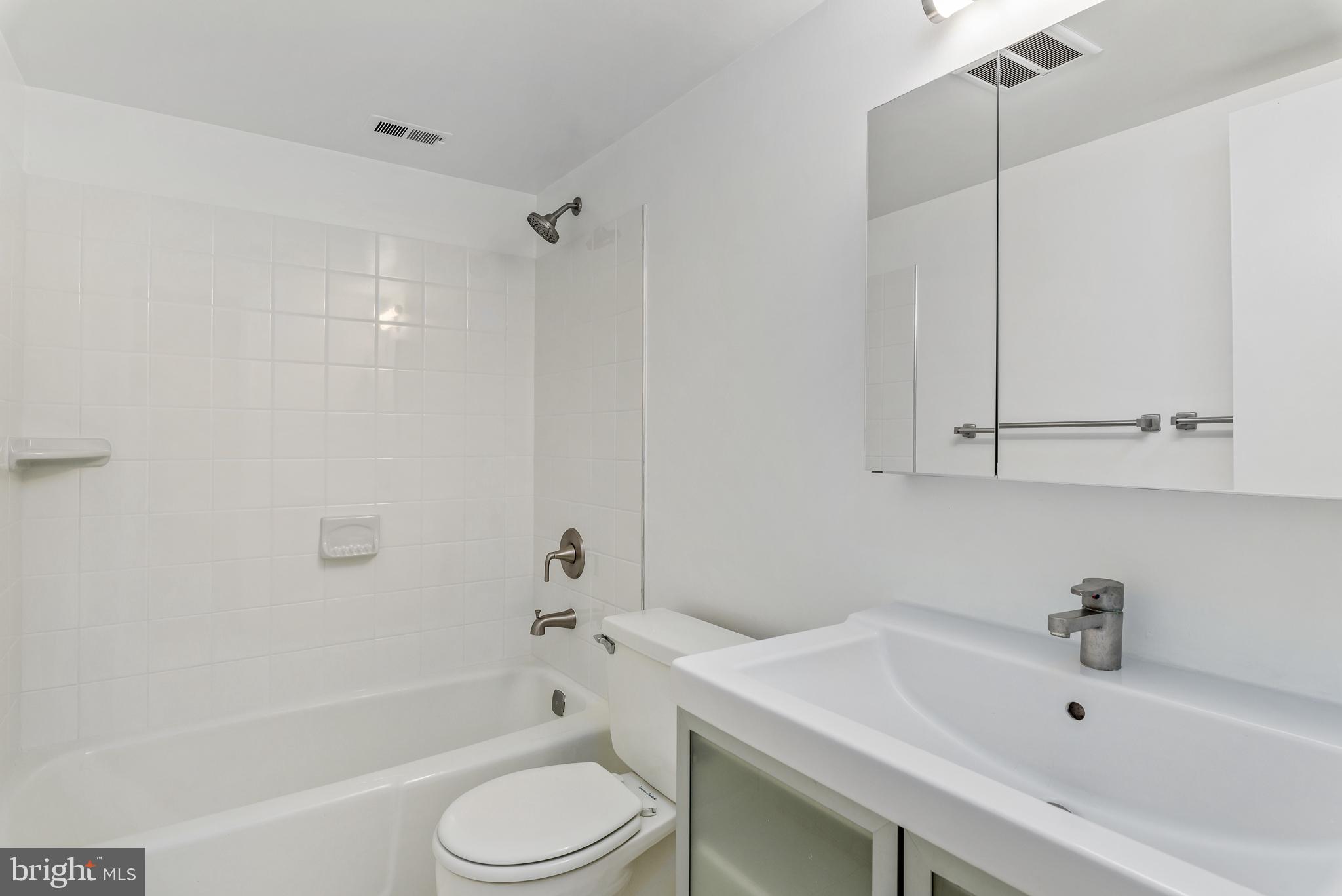 VANTAGE HILL - Residential