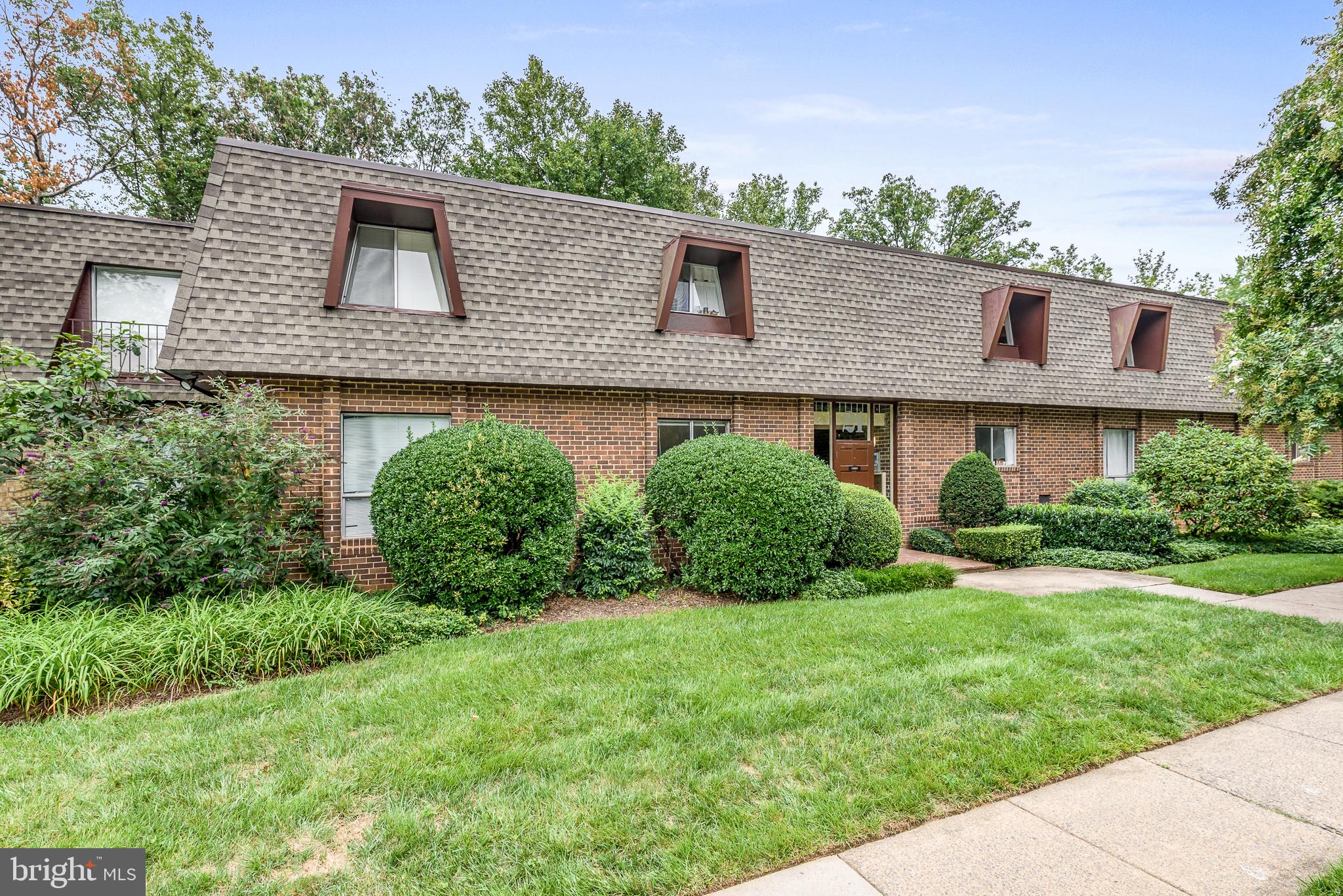 VANTAGE HILL - Residential