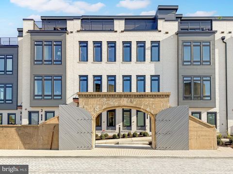 61 LOWER SERVICE COURT NW 877 WASHINGTON DC 20001