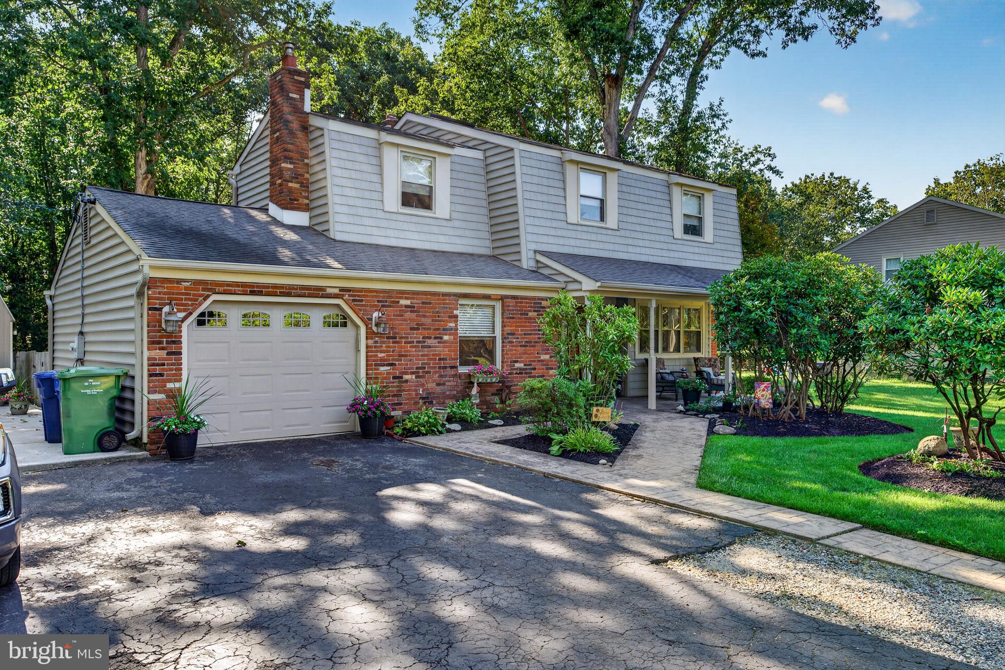 367 HOLLY ROAD