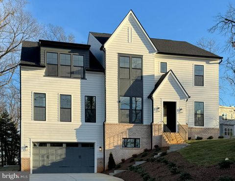 2021 NORDLIE PLACE FALLS CHURCH VA 22043