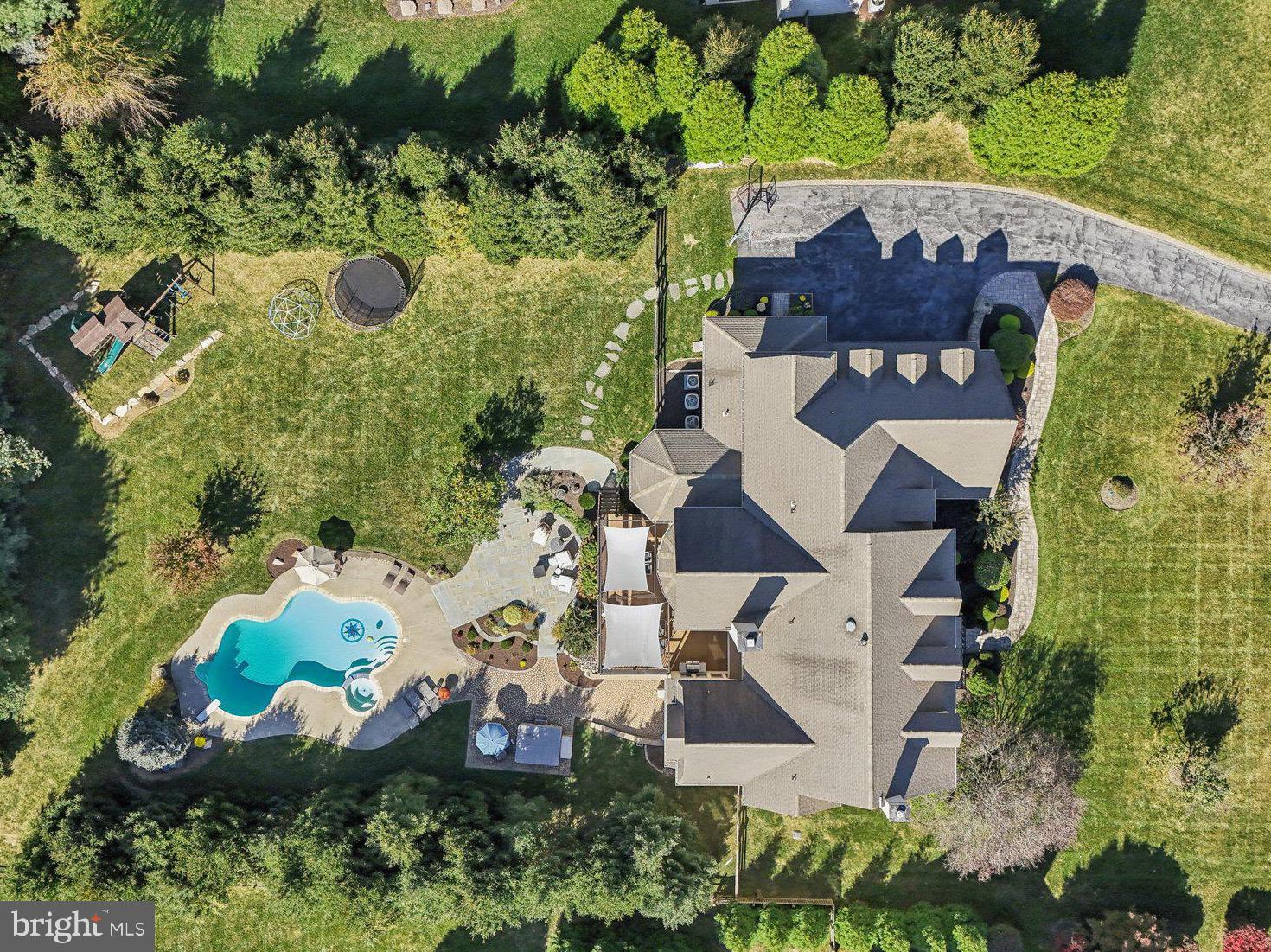 16 COLONIAL DRIVE