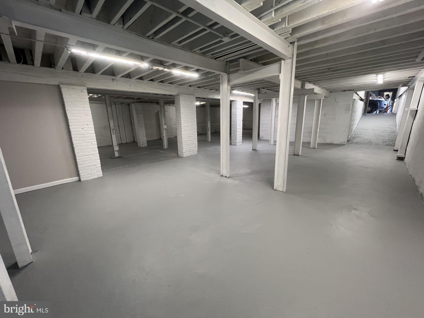 PHILADELPHIA - Commercial Lease