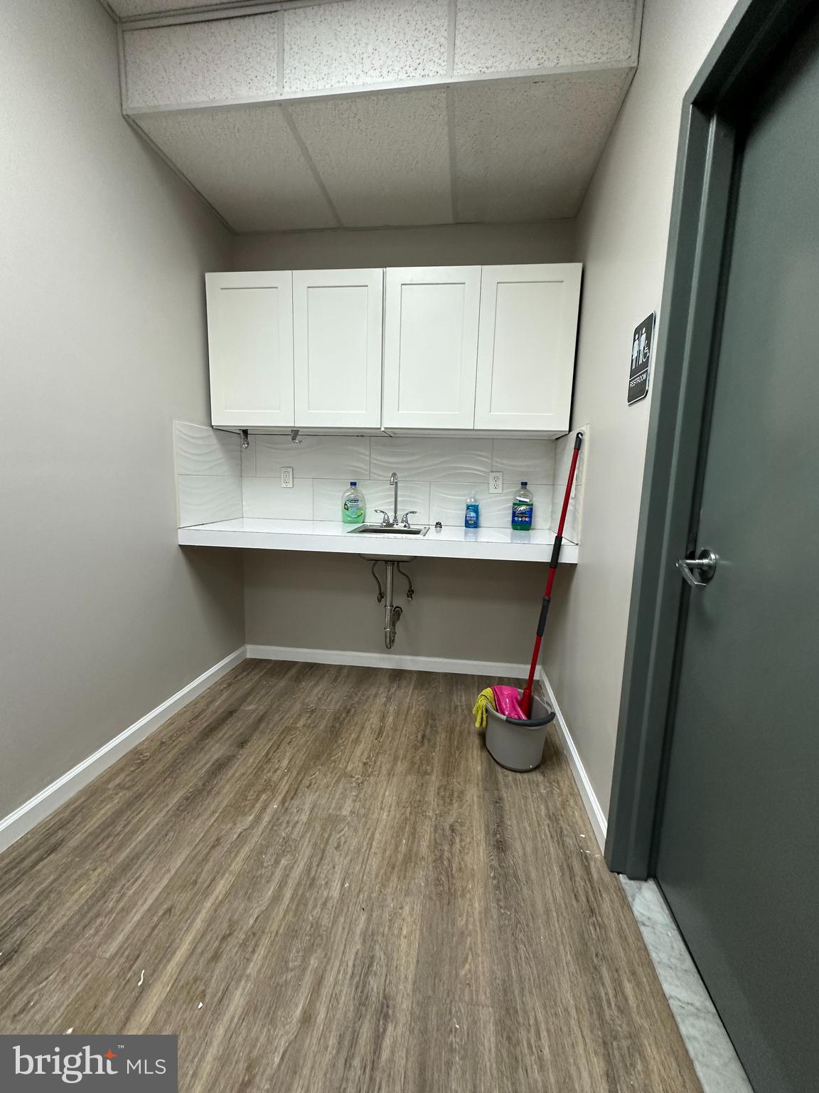 PHILADELPHIA - Commercial Lease