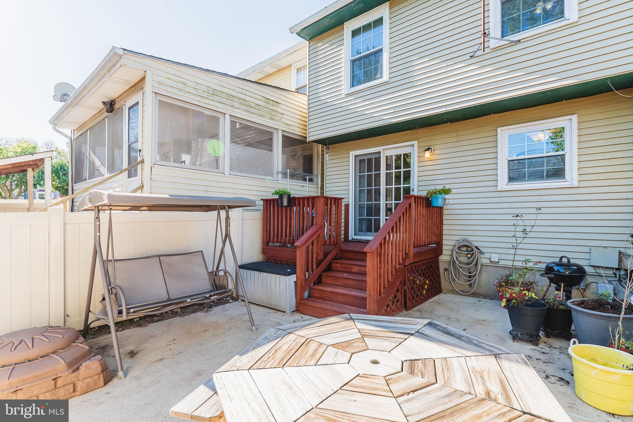 KINGS COURT - Residential