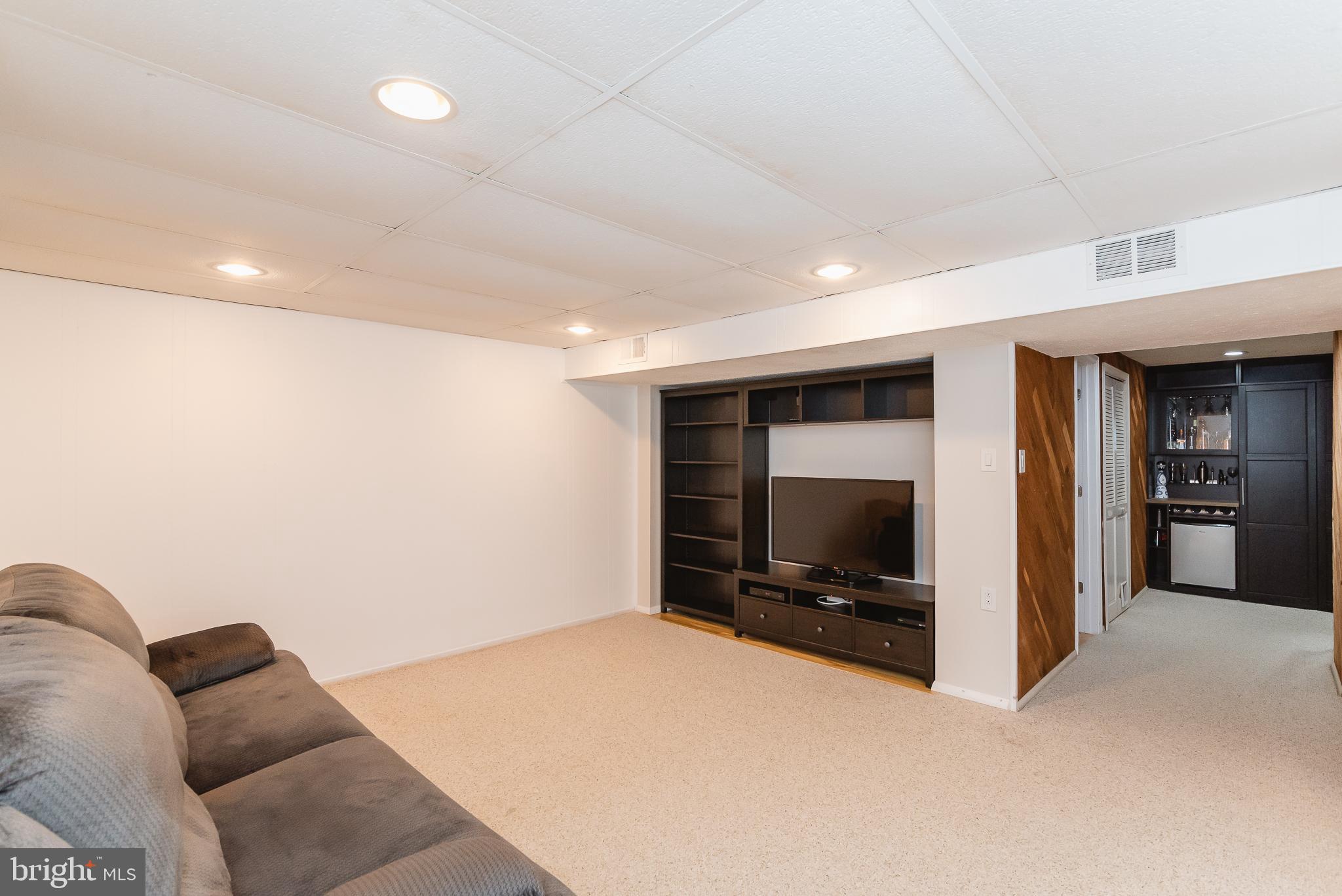 KINGS COURT - Residential