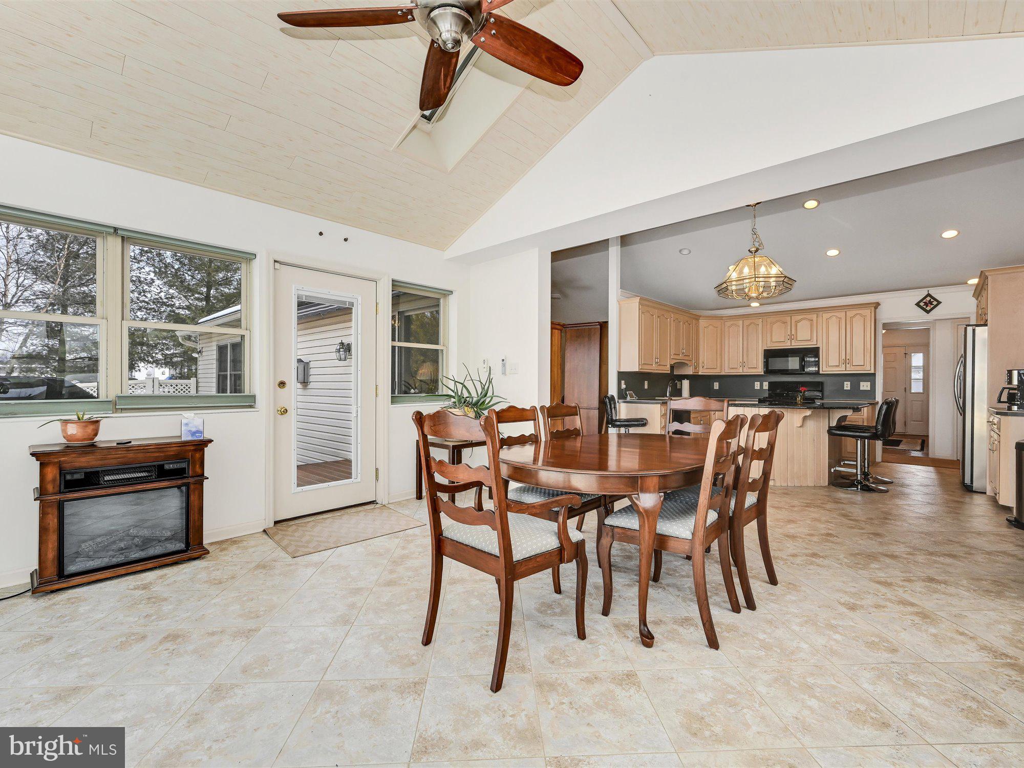 RED ROSE COMMONS - Residential