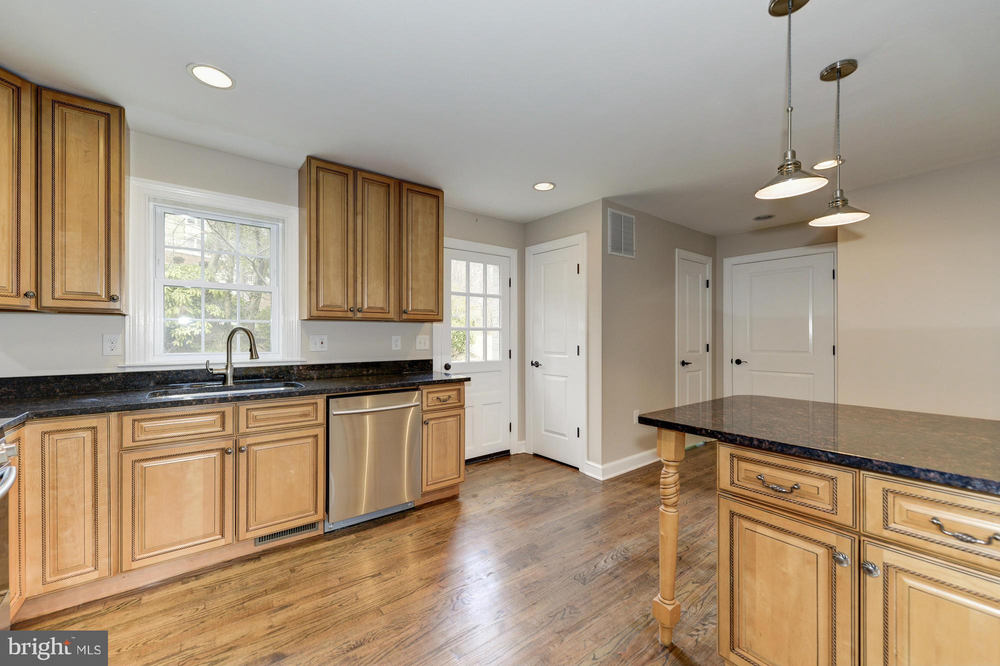 BEVERLY HILLS - Residential