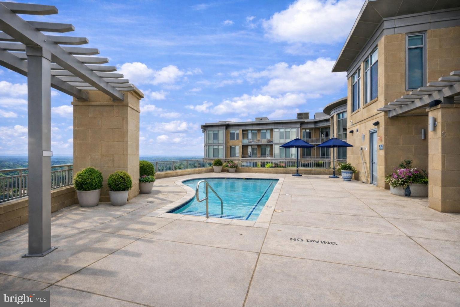ONE PARK CREST CONDOMINIUM - Residential