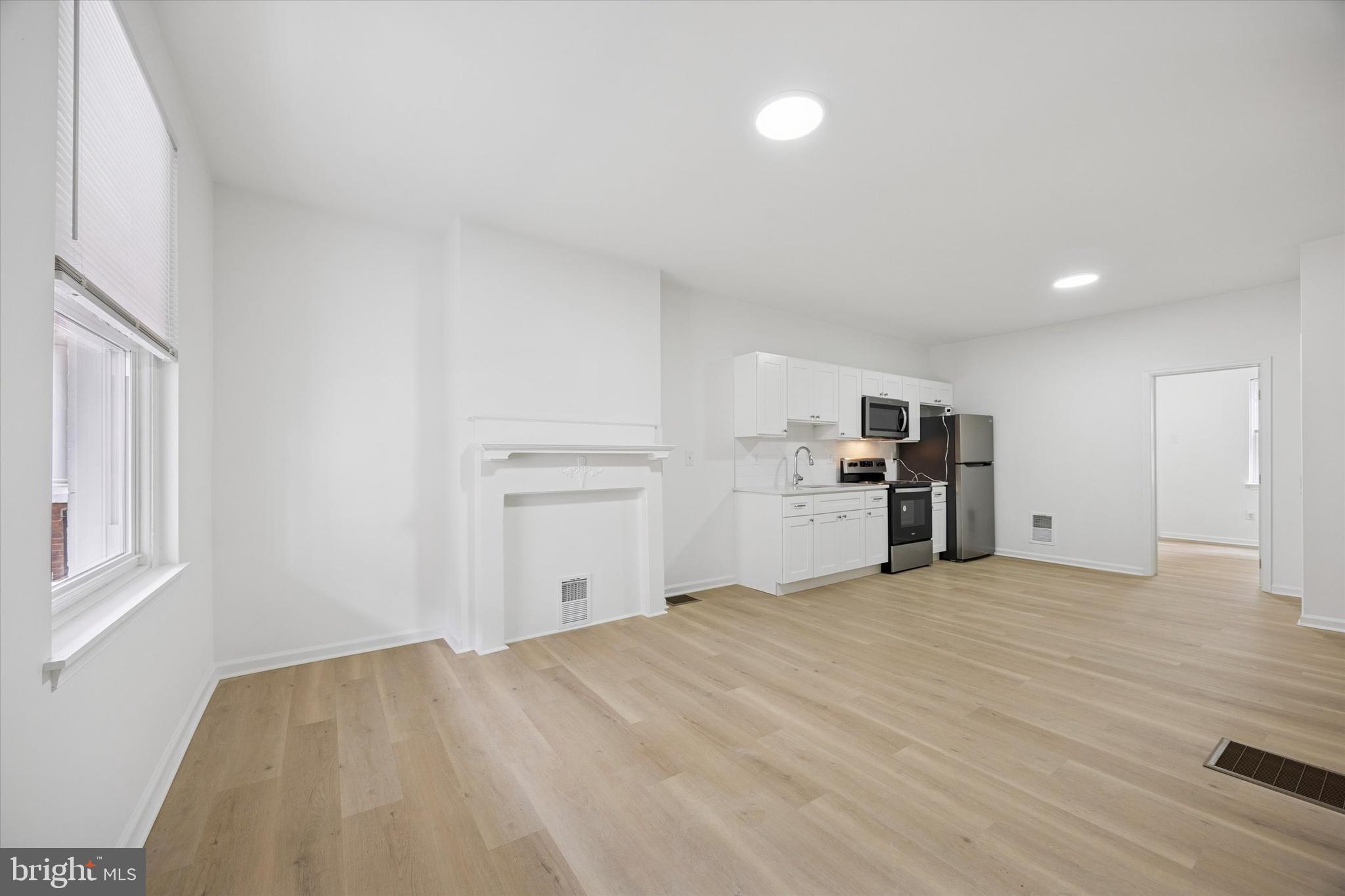 176 W HANSBERRY STREET