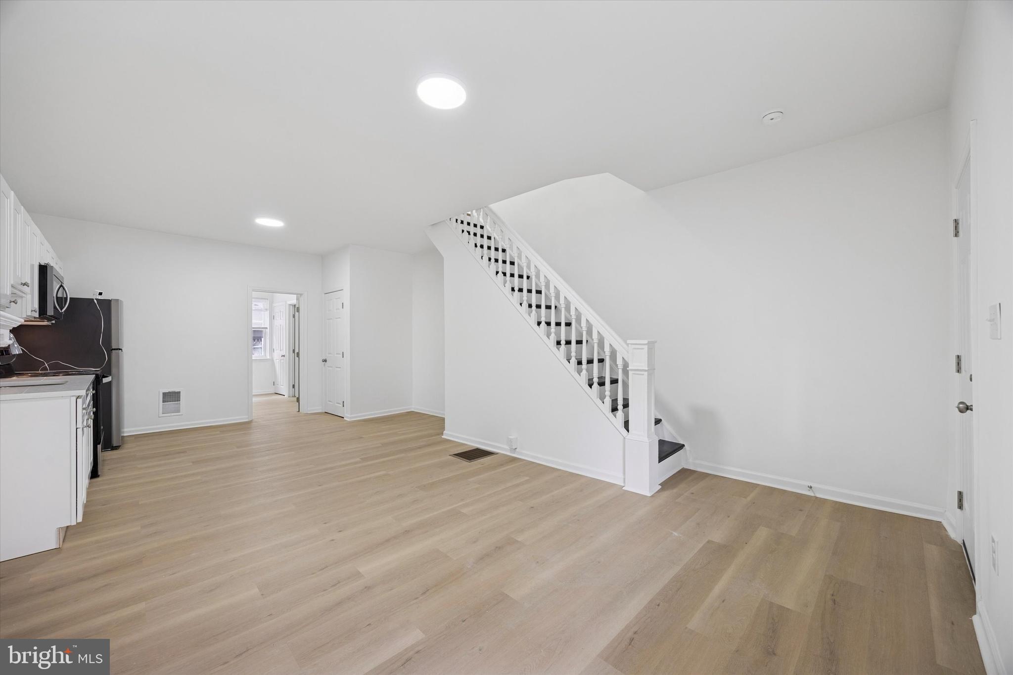 176 W HANSBERRY STREET