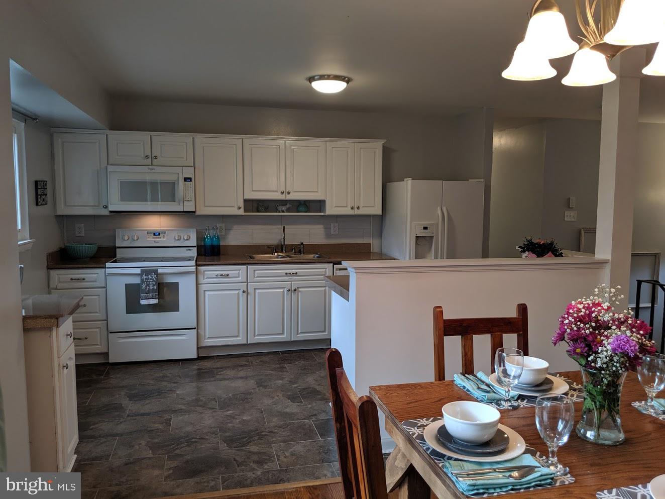 POMFRET ESTATES - Residential