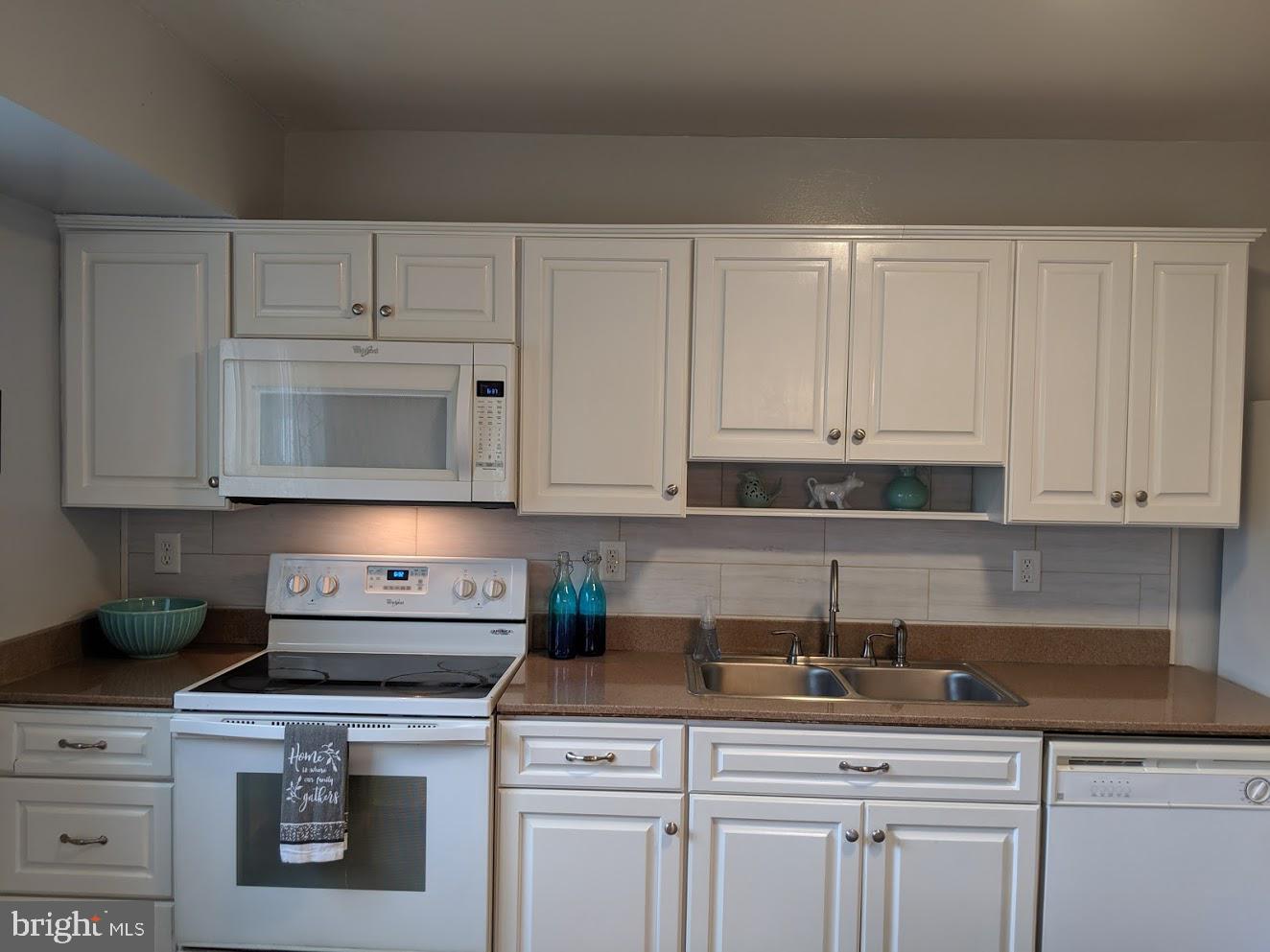 POMFRET ESTATES - Residential