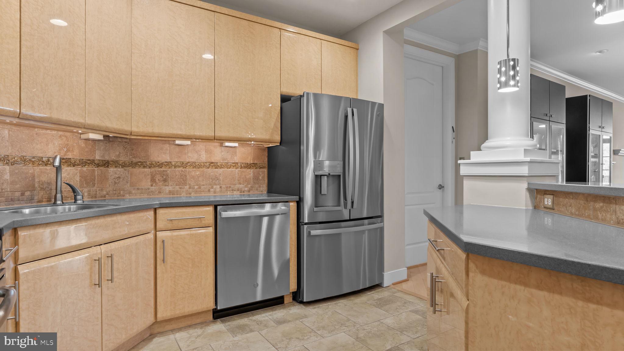 MERIDIAN VALLEY SQ - Residential