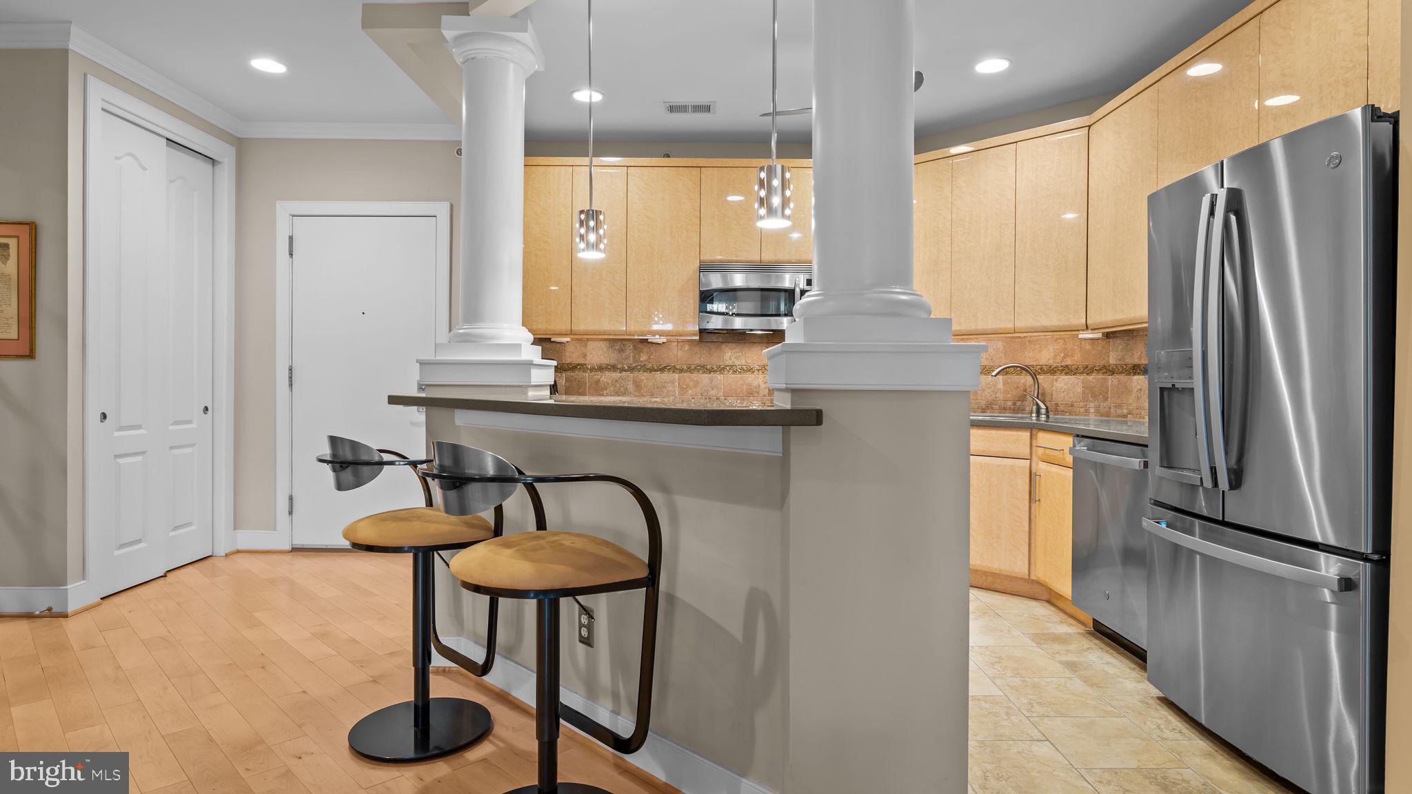 MERIDIAN VALLEY SQ - Residential