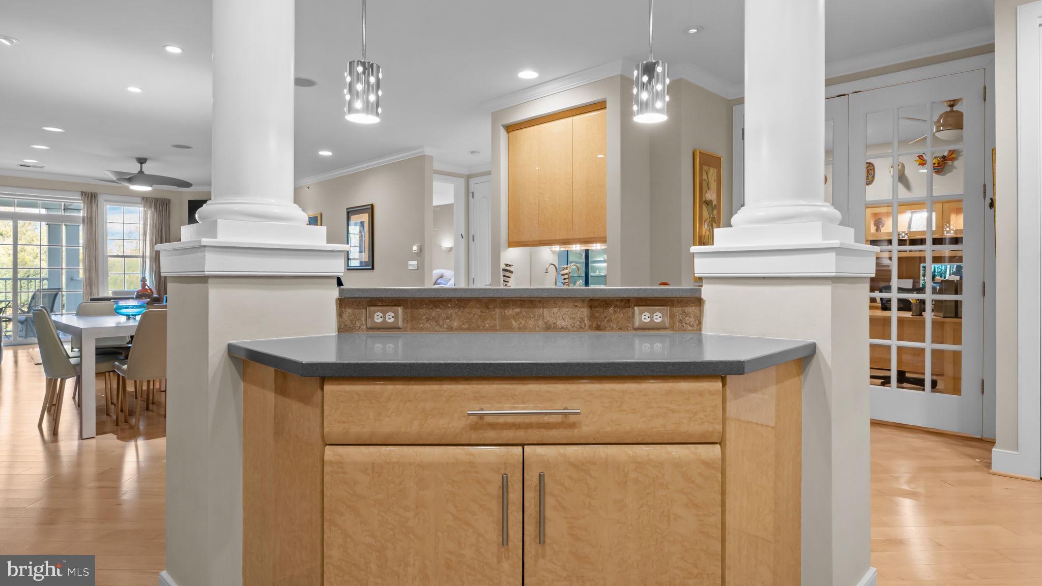 MERIDIAN VALLEY SQ - Residential