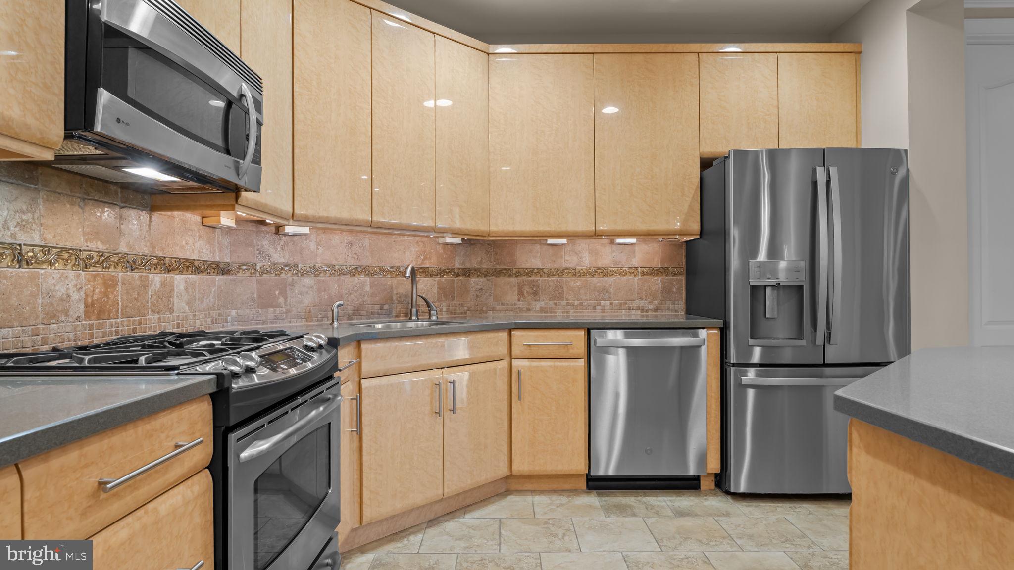 MERIDIAN VALLEY SQ - Residential