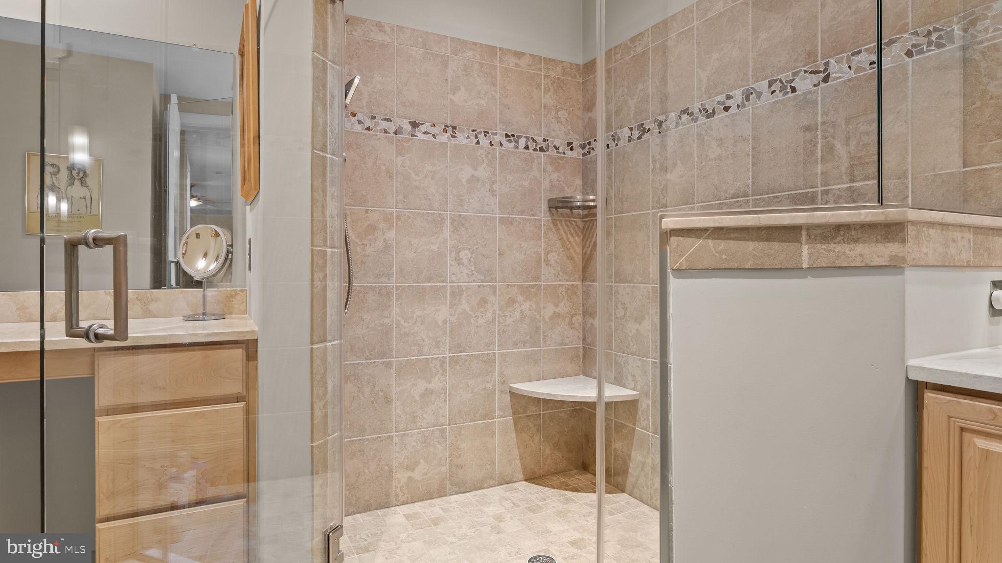 MERIDIAN VALLEY SQ - Residential