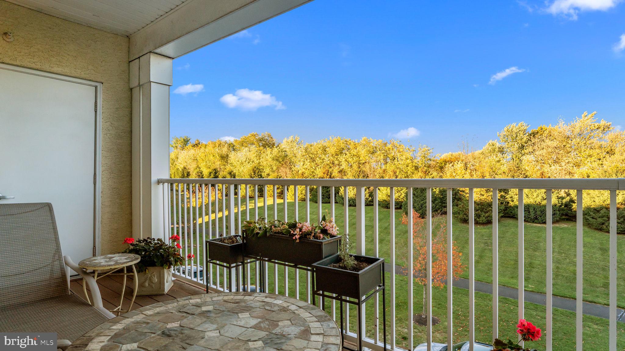 MERIDIAN VALLEY SQ - Residential