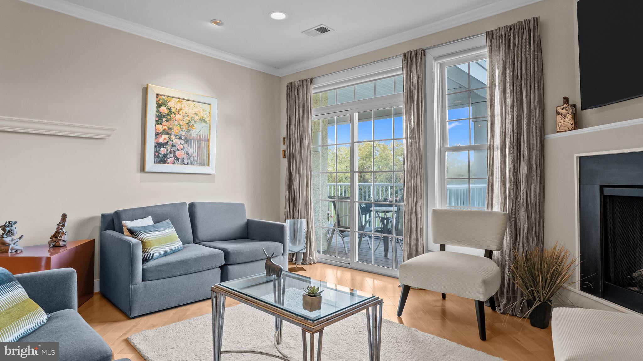 MERIDIAN VALLEY SQ - Residential