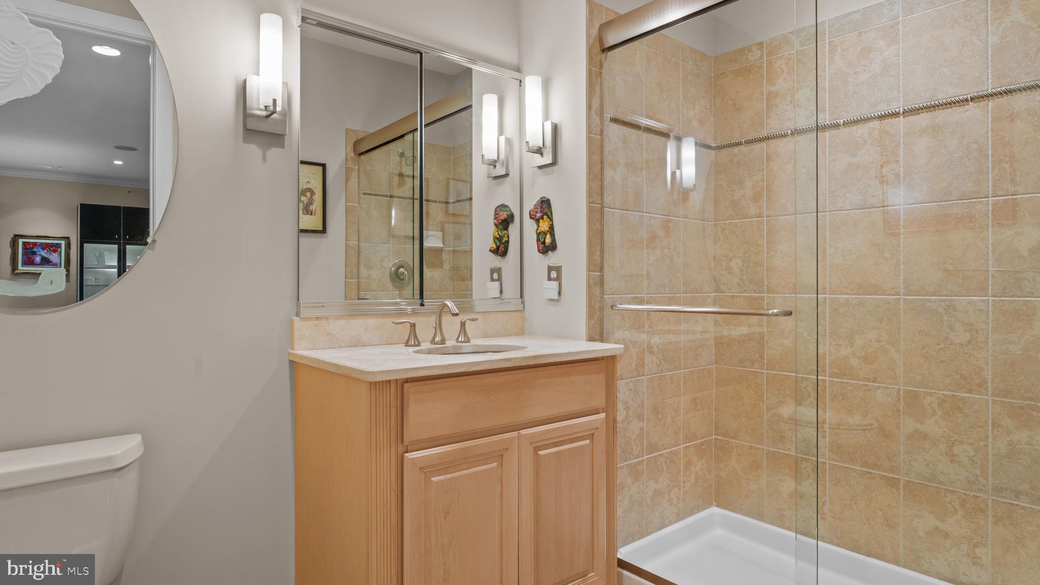 MERIDIAN VALLEY SQ - Residential