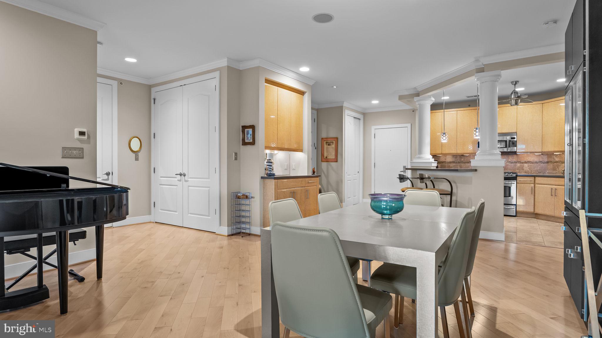 MERIDIAN VALLEY SQ - Residential