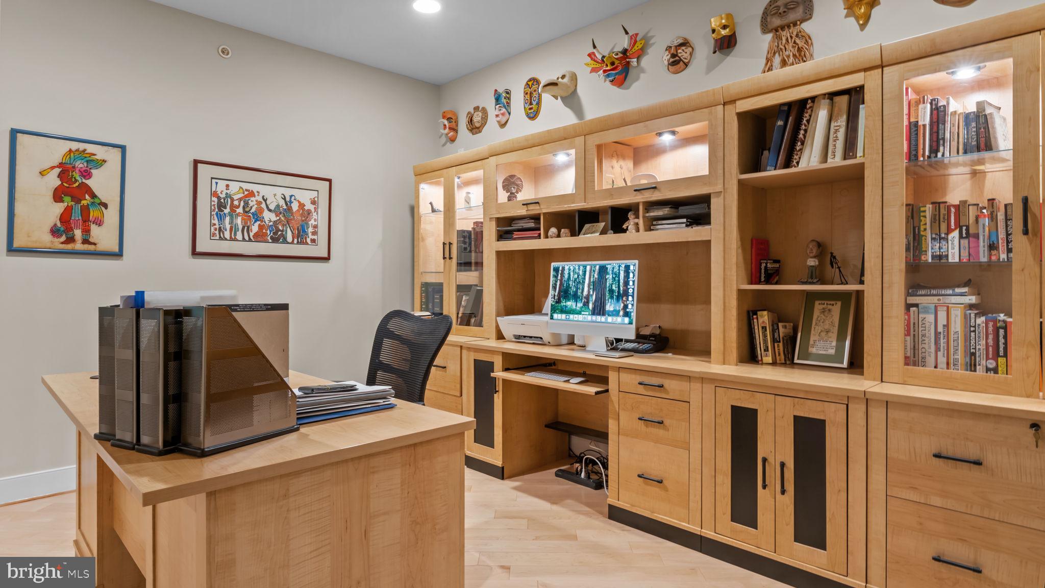 MERIDIAN VALLEY SQ - Residential