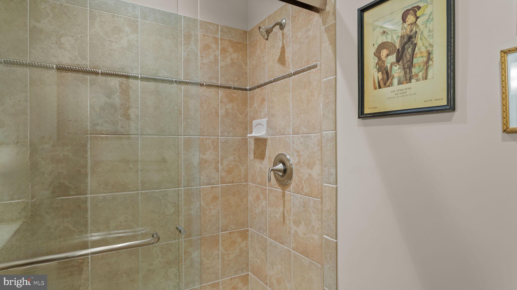 MERIDIAN VALLEY SQ - Residential