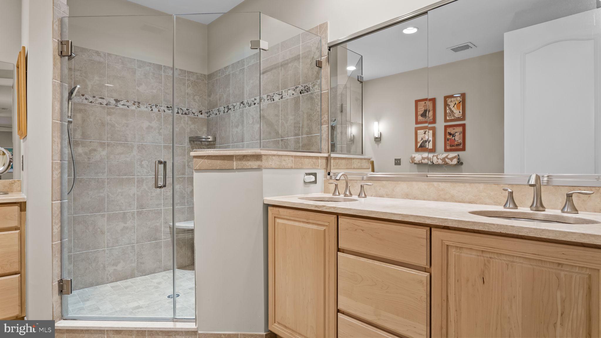 MERIDIAN VALLEY SQ - Residential