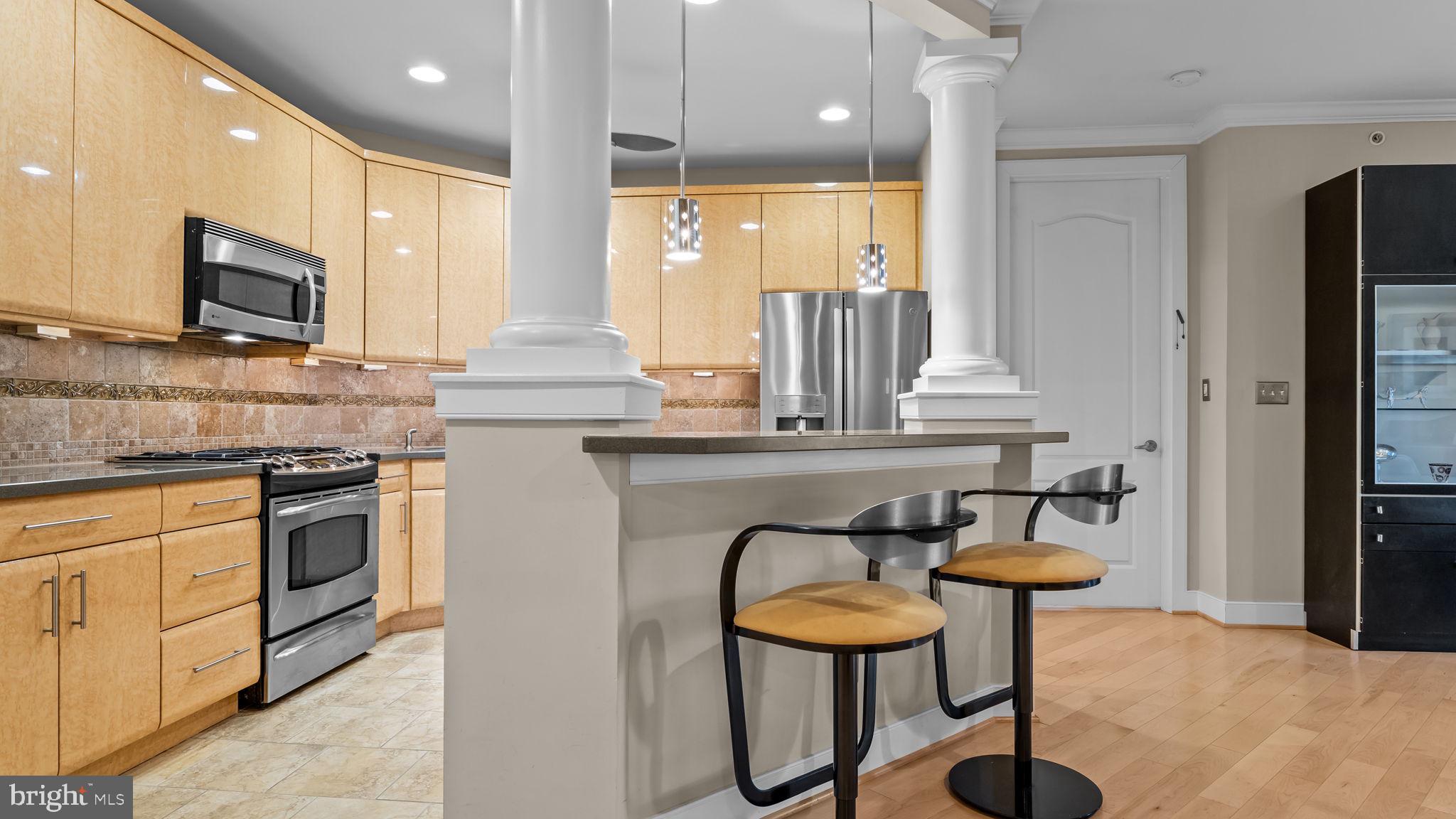 MERIDIAN VALLEY SQ - Residential