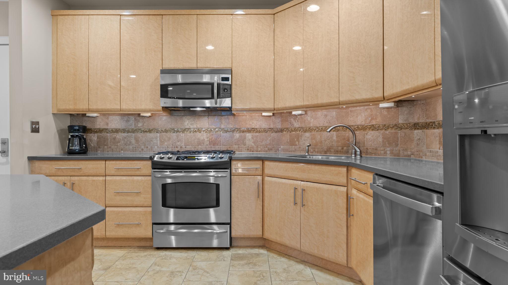 MERIDIAN VALLEY SQ - Residential