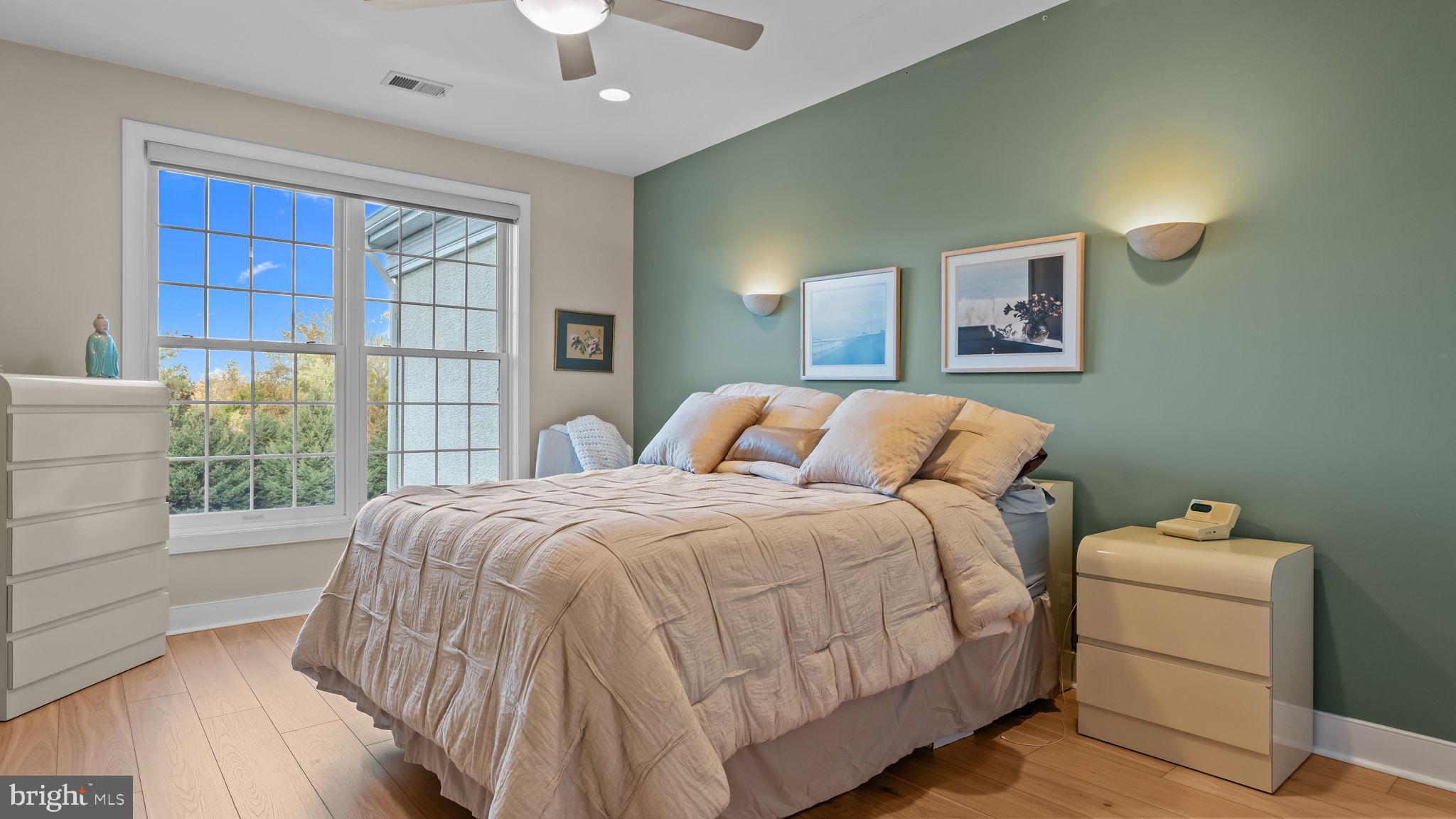 MERIDIAN VALLEY SQ - Residential