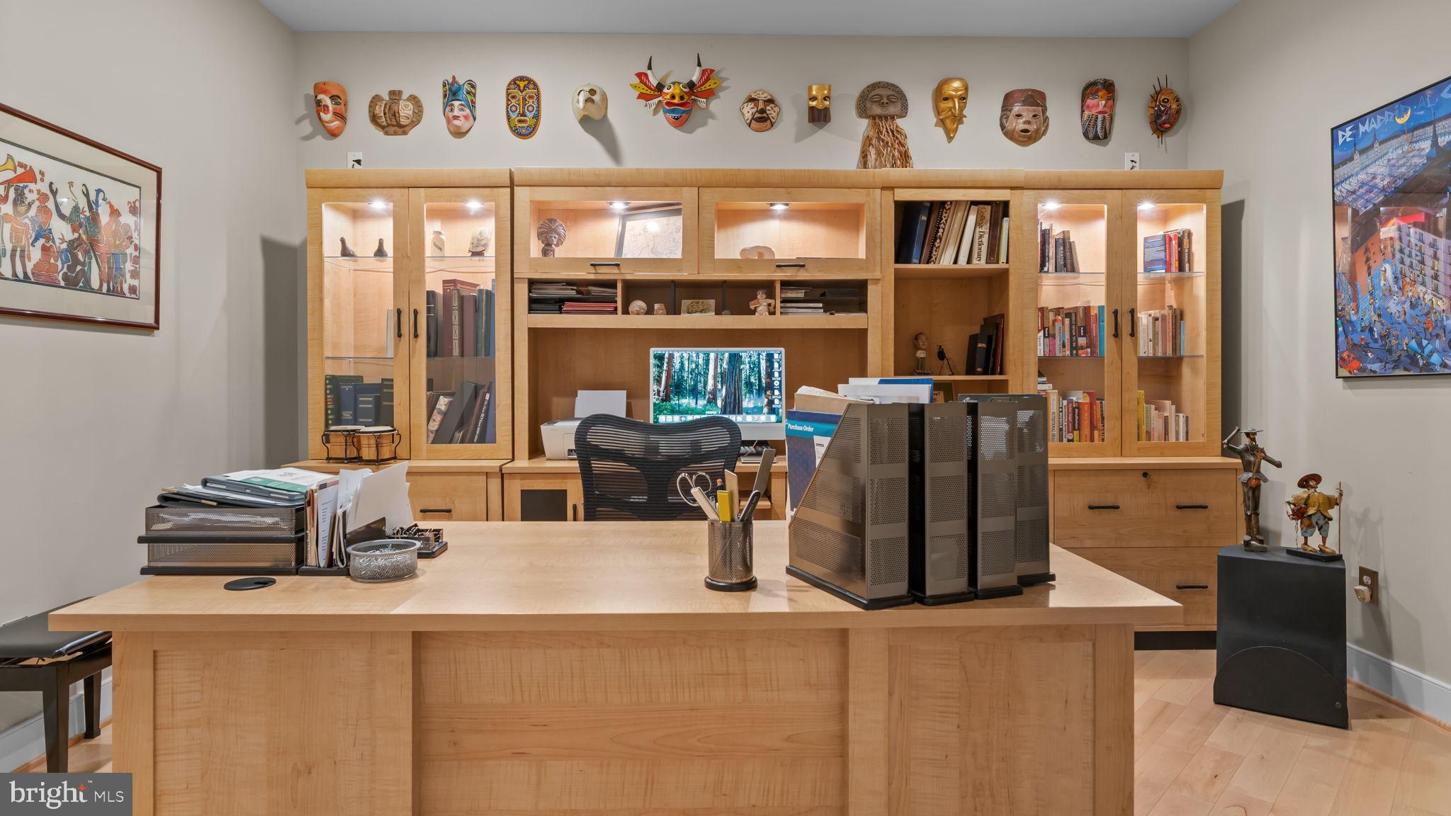 MERIDIAN VALLEY SQ - Residential