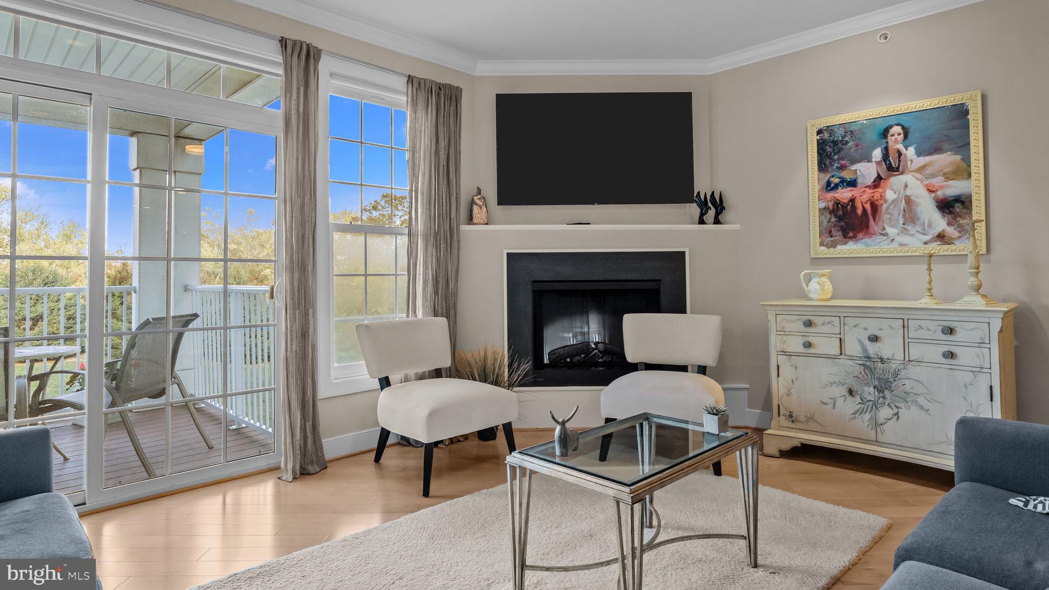 MERIDIAN VALLEY SQ - Residential