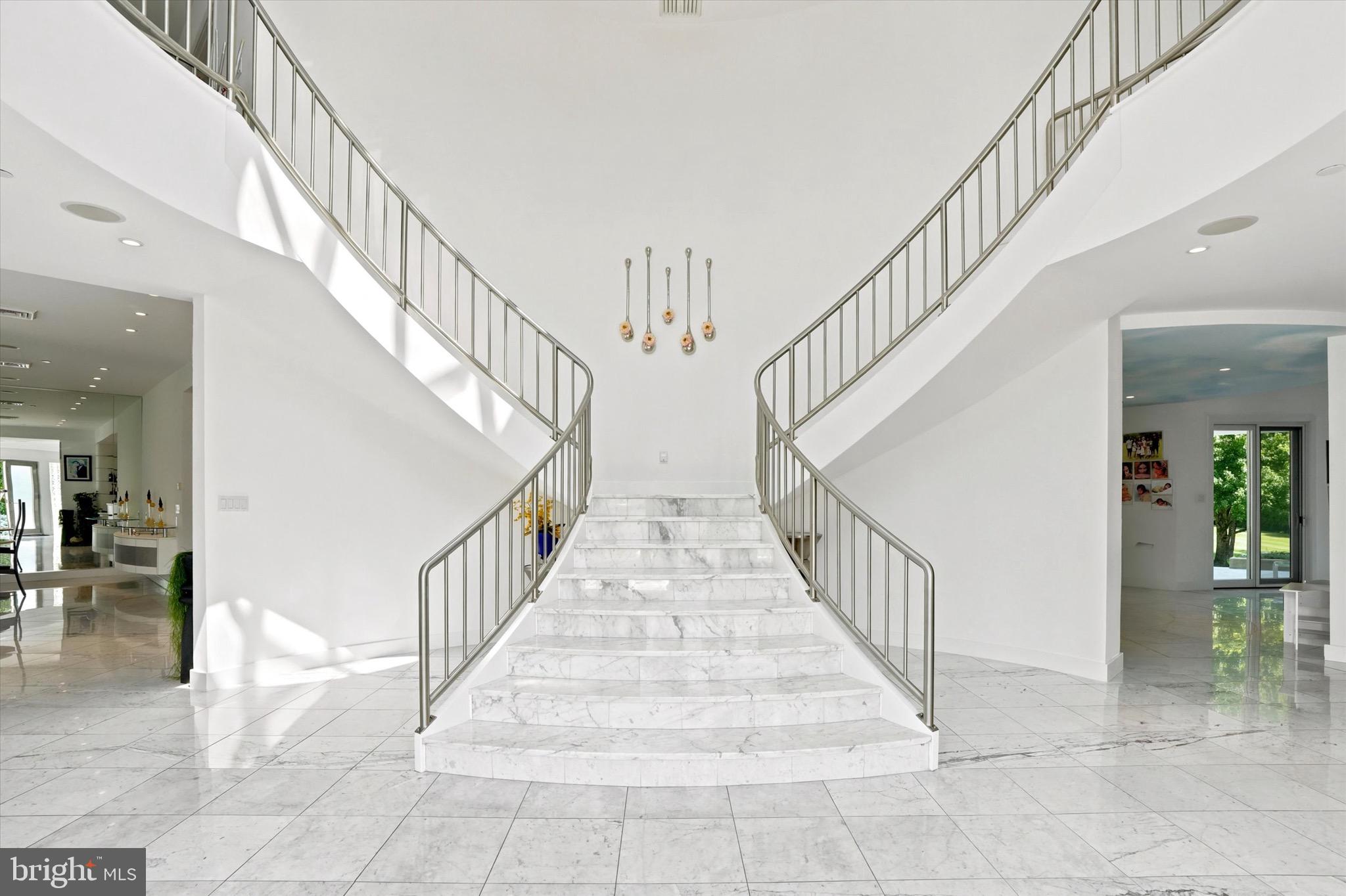 611 CREEK LANE