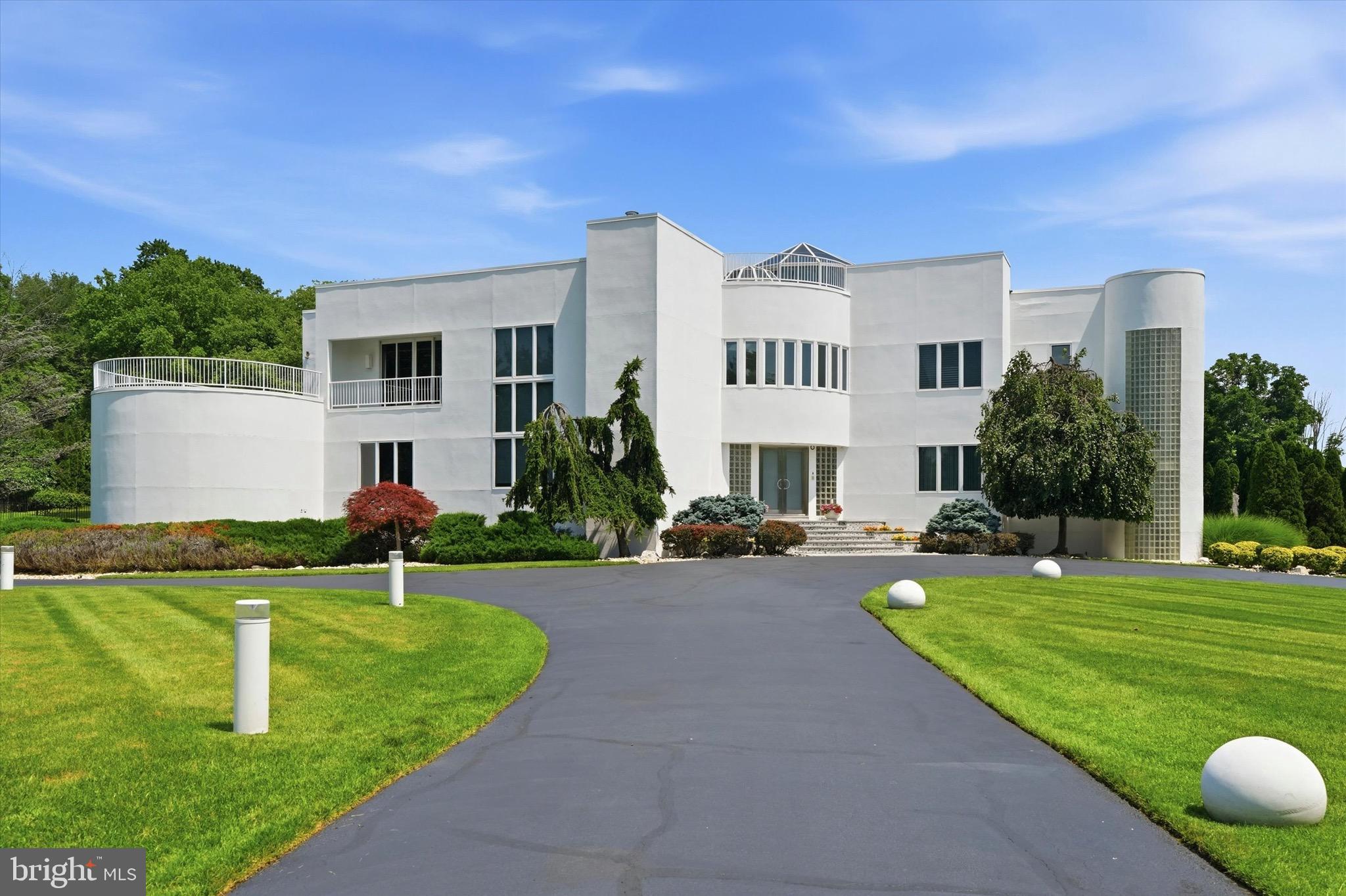 611 CREEK LANE