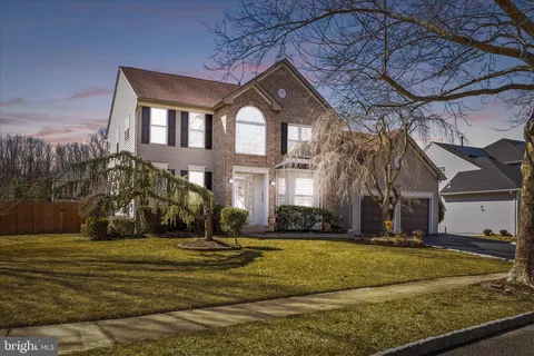 15 Eastwood Drive, East Windsor, NJ MLS: NJME2055456