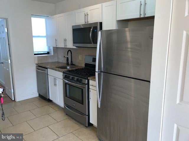 2908 RIDGE AVENUE 3RD FLOOR