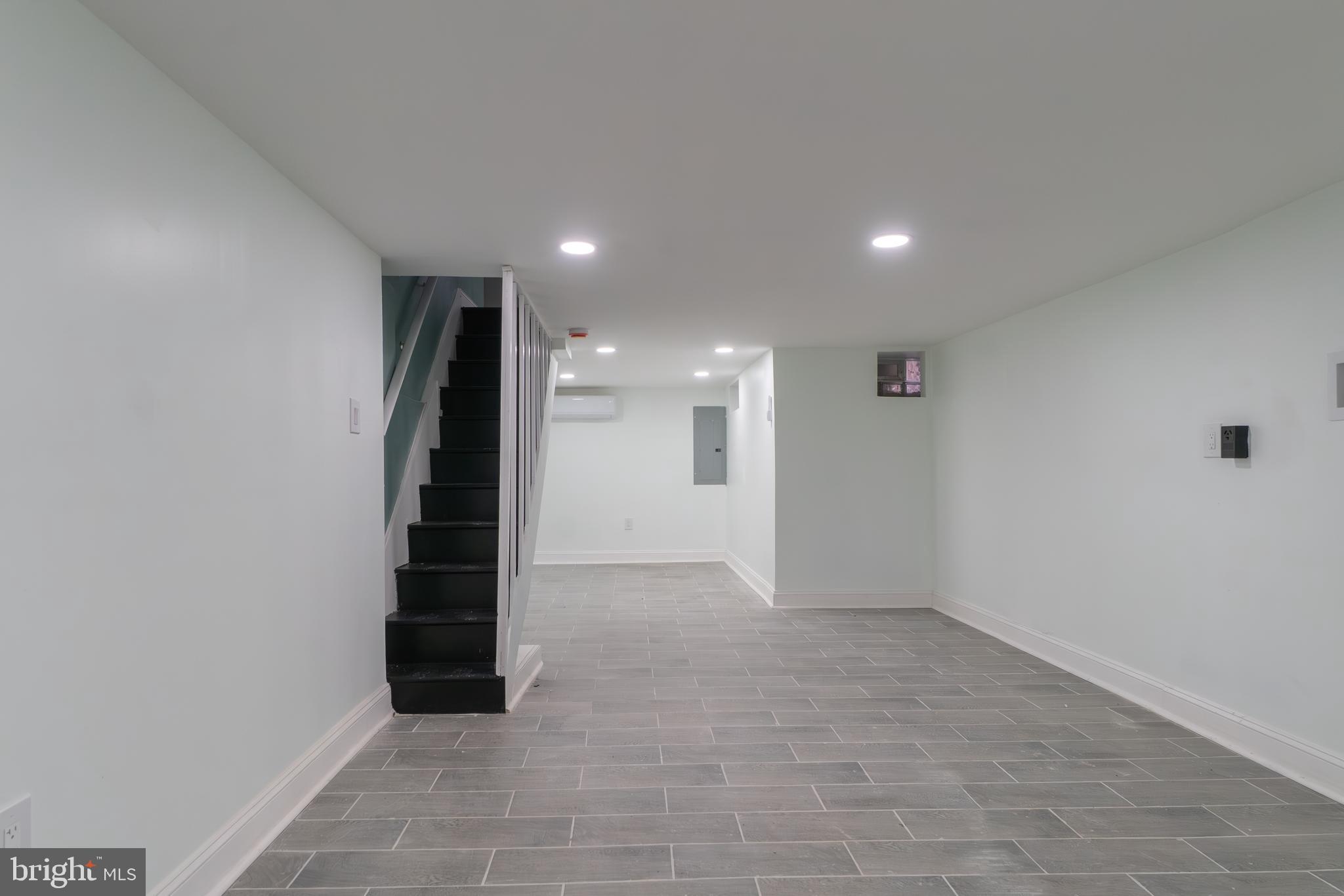 STRAWBERRY MANSION - Residential