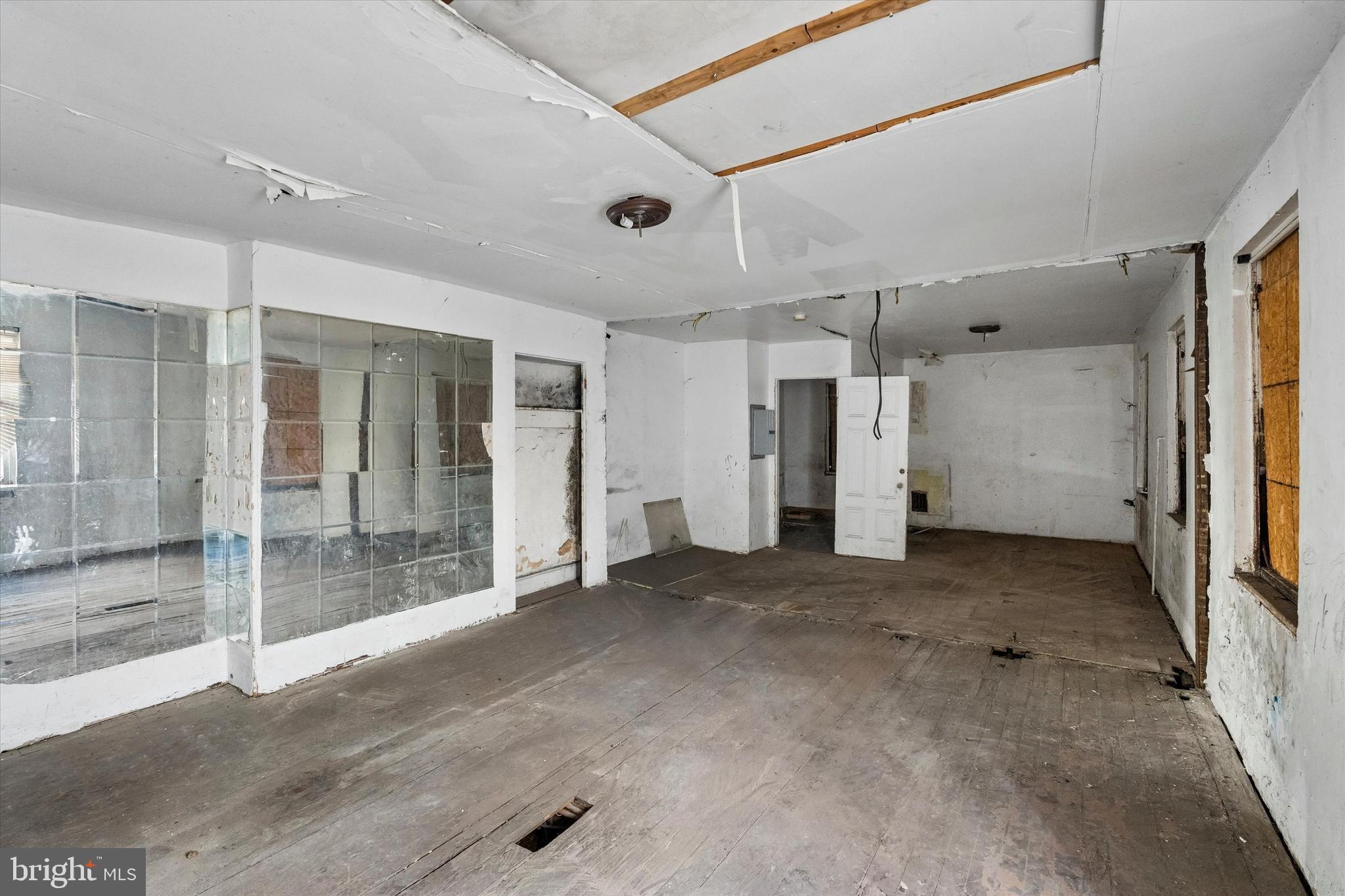 PARKSIDE - Commercial Sale