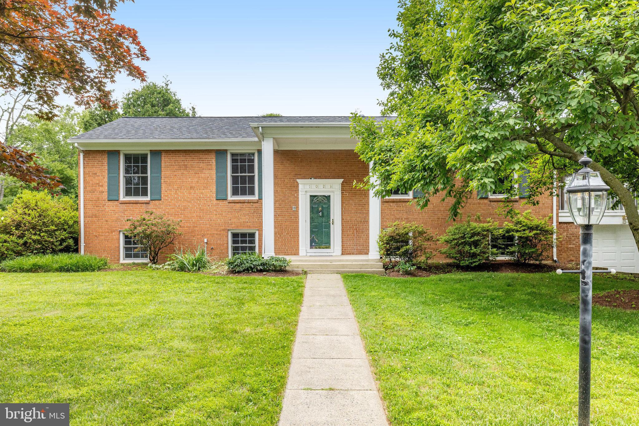 WESTBRIAR COUNTRY CLUB ESTATES - Residential Lease