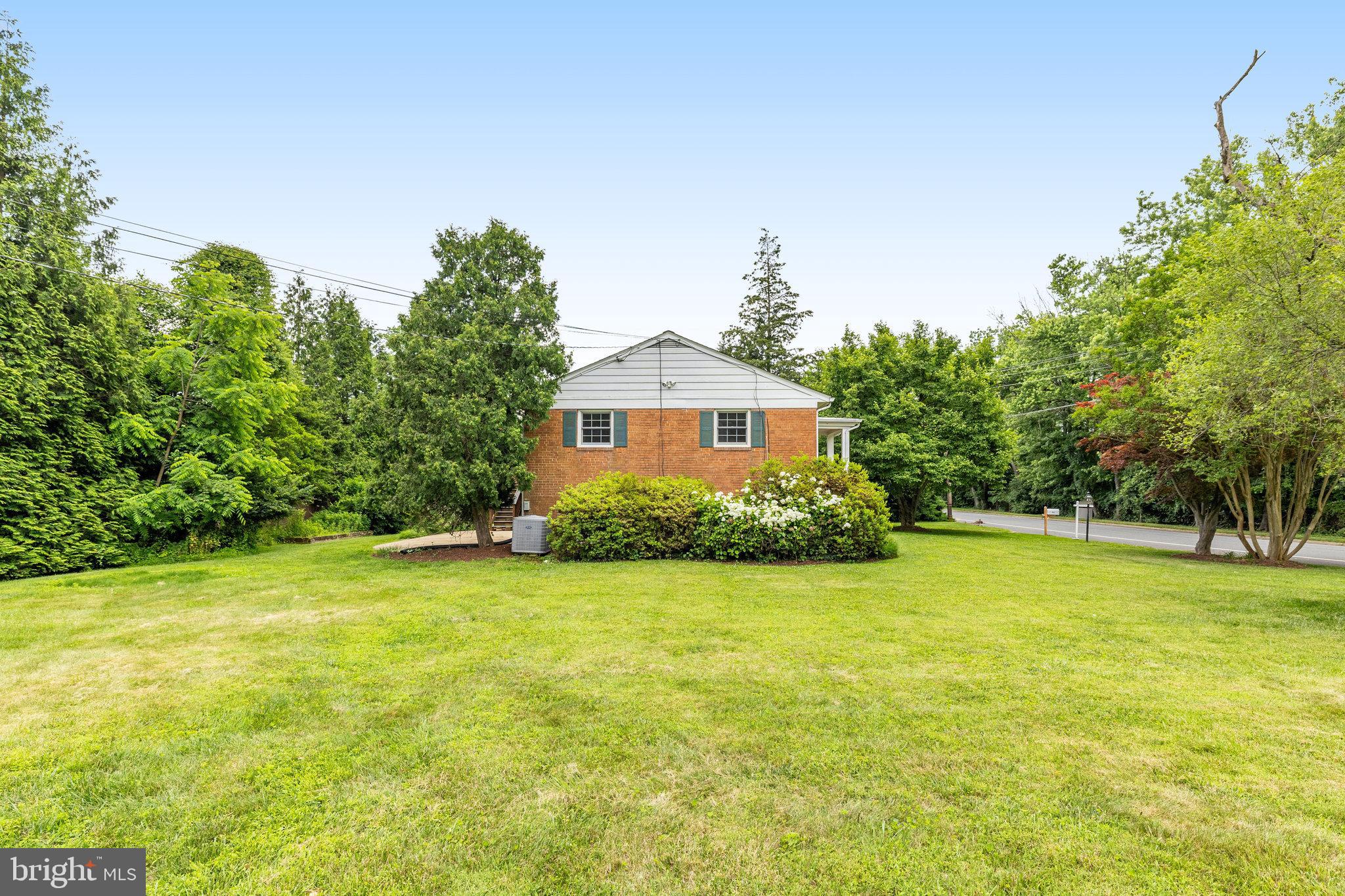 WESTBRIAR COUNTRY CLUB ESTATES - Residential Lease