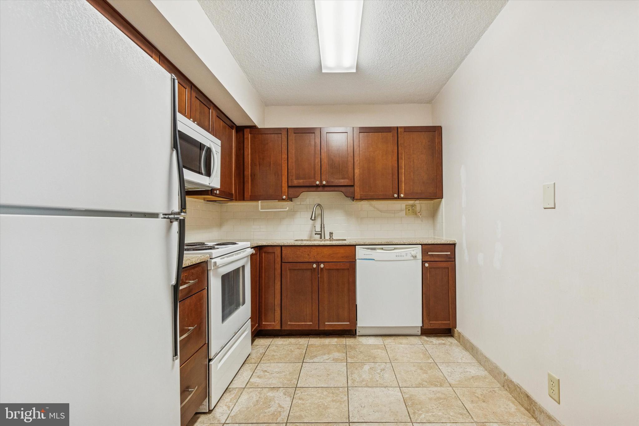 PLYMOUTH HILLS - Residential