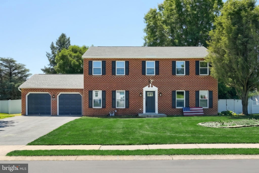 Photo of 405 White Rose Lane, YORK, PA 17402 (MLS # PAYK2103782)