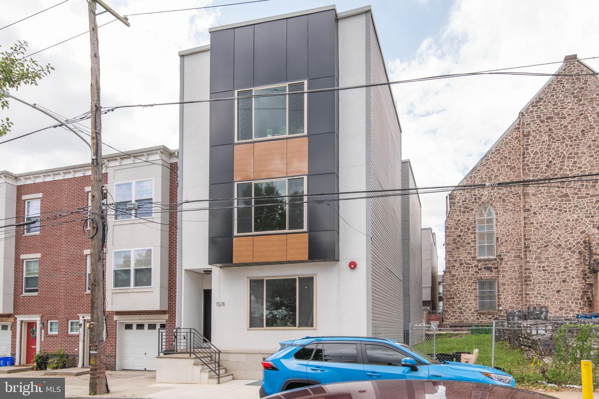1528 N MARSHALL STREET